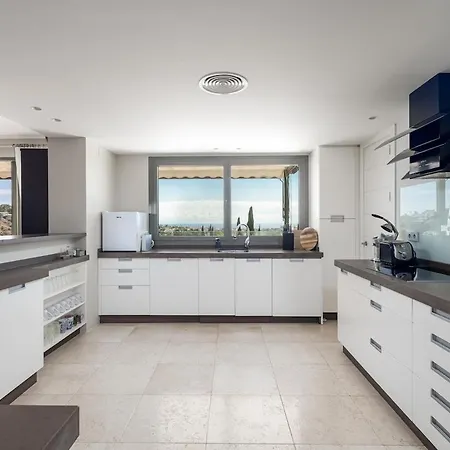 The Skyline 3 Bd Penthouse - Flamingos Εστεπόνα