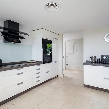 The Skyline 3 Bd Penthouse - Flamingos Apartamento