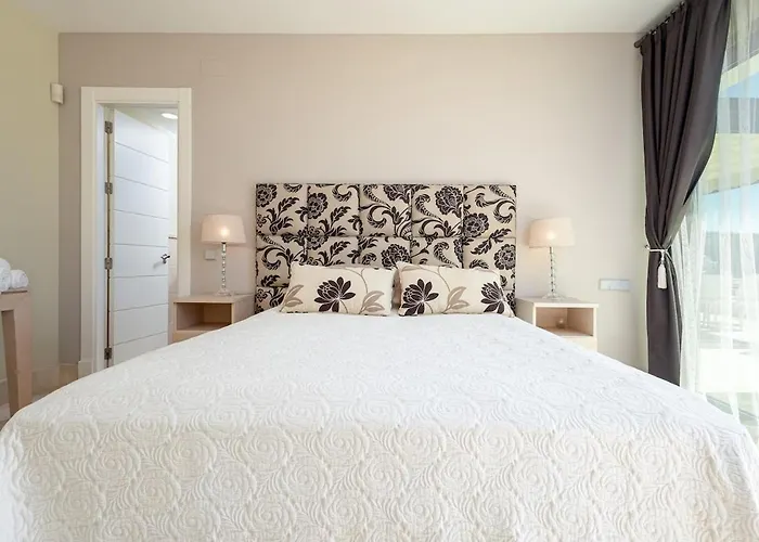 Апартаменты The Skyline 3 Bd Penthouse - Flamingos