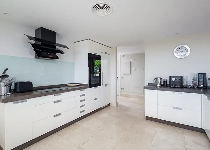 The Skyline 3 Bd Penthouse - Flamingos Apartamento