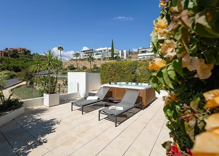 The Skyline 3 Bd Penthouse - Flamingos Apartamento