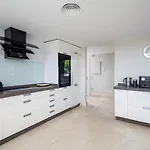 The Skyline 3 Bd Penthouse - Flamingos Appartement